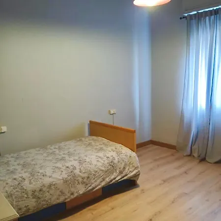 Apartment Segundo Antolin Yellow Door *