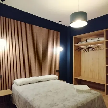 Apartment Segundo Antolin Yellow Door *